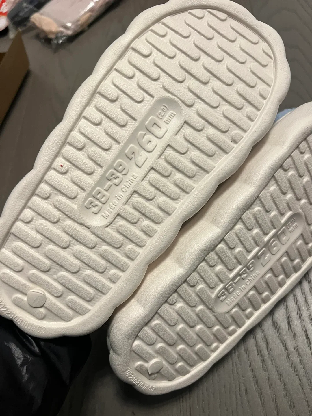 Sanrio Cinnamoroll Slippers - Size 38-39 image indicator(3)