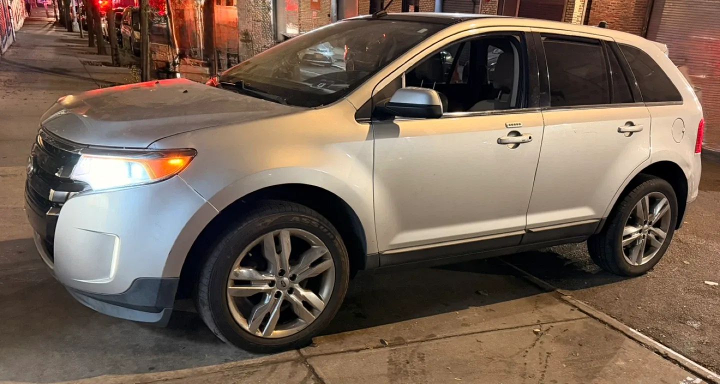 Ford Edge Silver SUV image indicator(5)