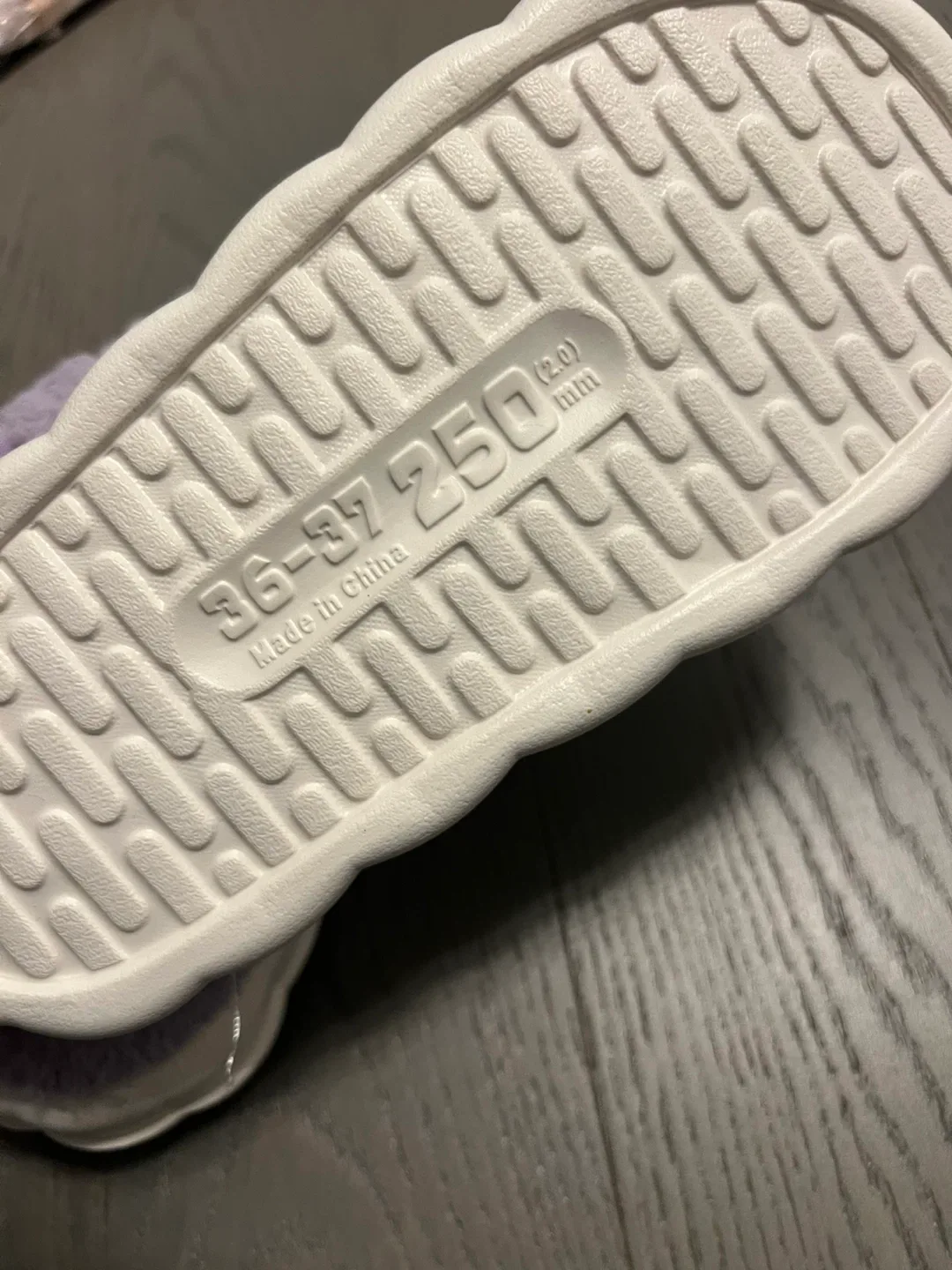 Kuromi Sanrio Slippers - Size 36-37 (250mm) image indicator(3)