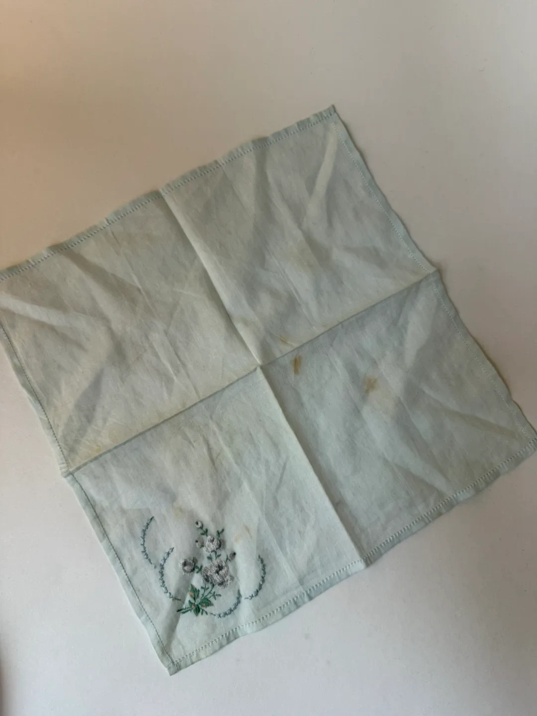 Vintage embroidered handkerchief image indicator(5)