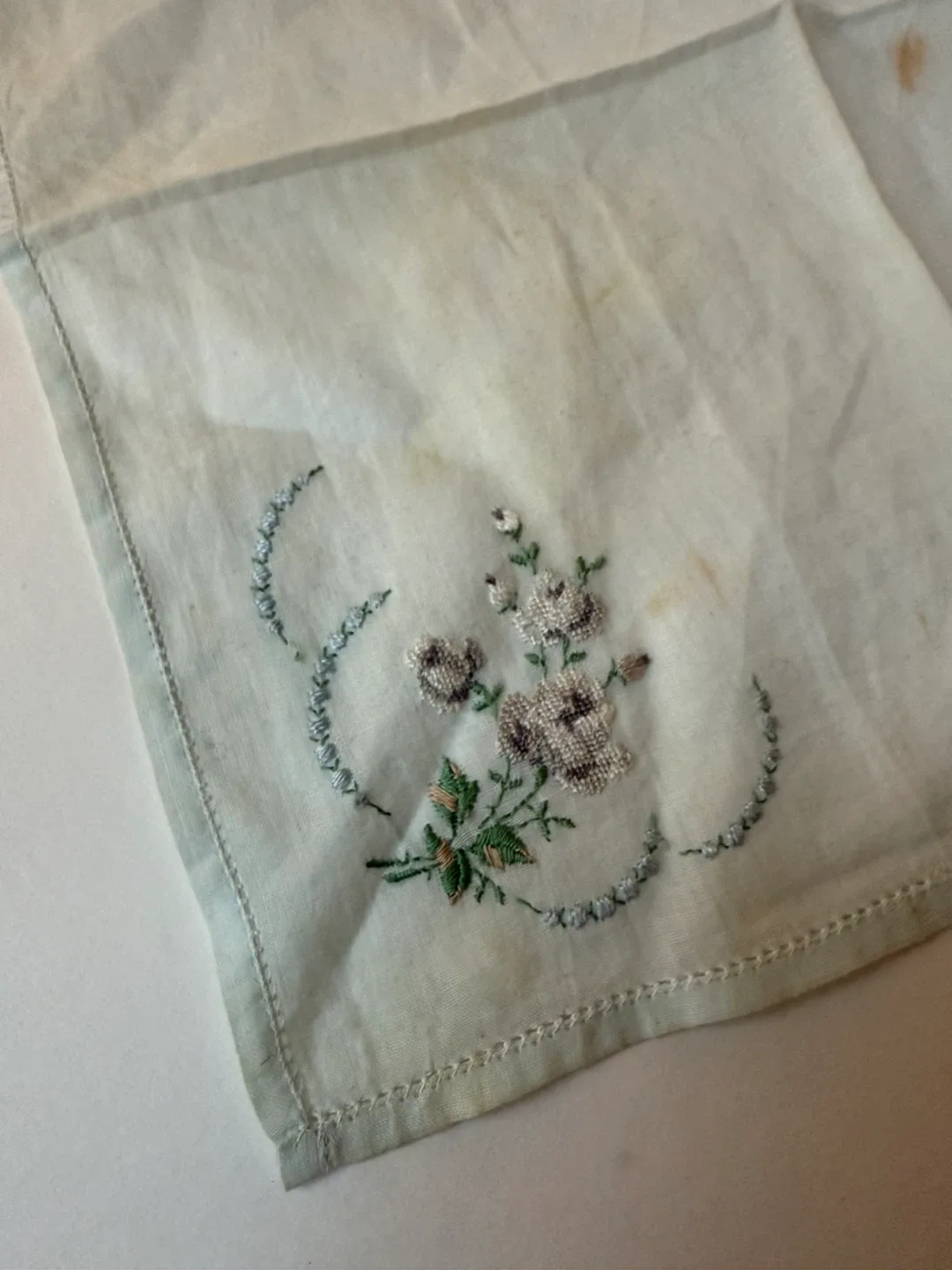 Vintage embroidered handkerchief image indicator(2)