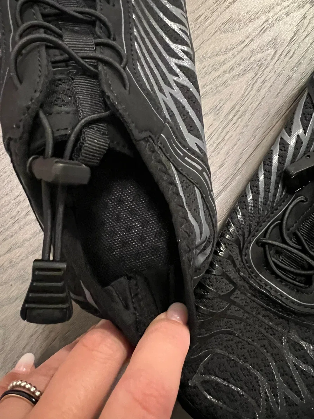 Black Water Shoes image indicator(2)