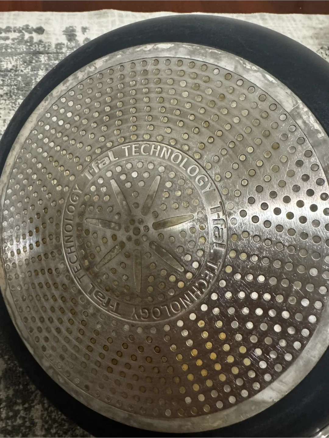 T-fal Nonstick Fry Pan image indicator(3)