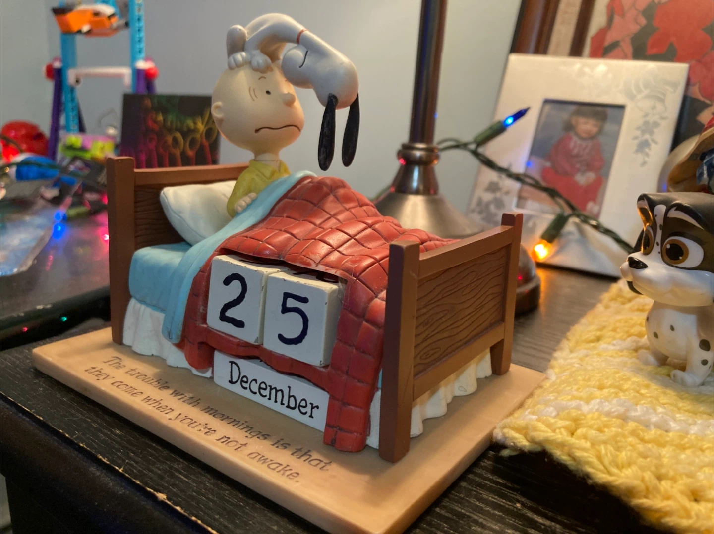 HALLMARK SNOOPY CHARLIE BROWN FIGURINE PERPETUAL CALENDAR - photo 2