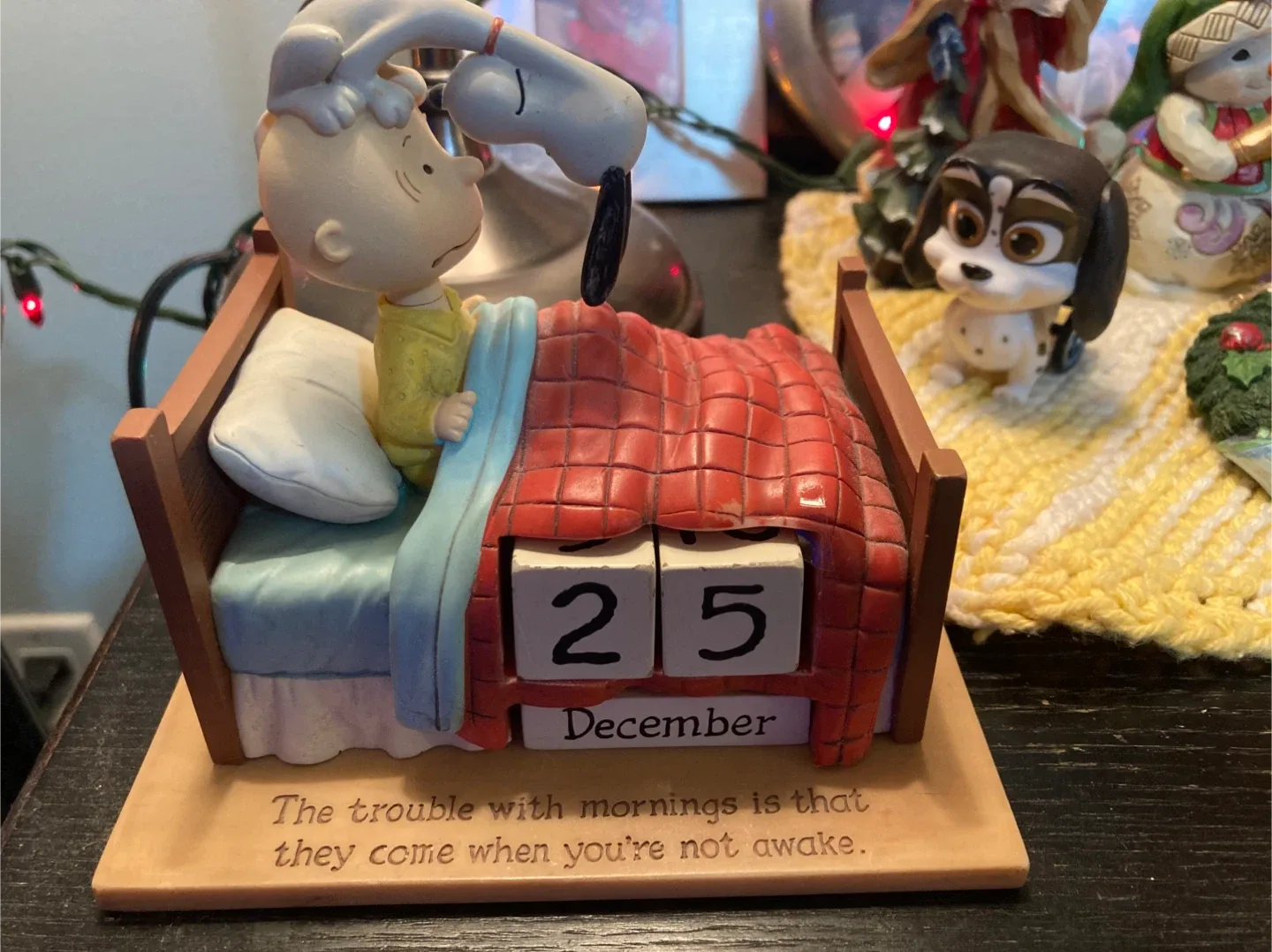 HALLMARK SNOOPY CHARLIE BROWN FIGURINE PERPETUAL CALENDAR
