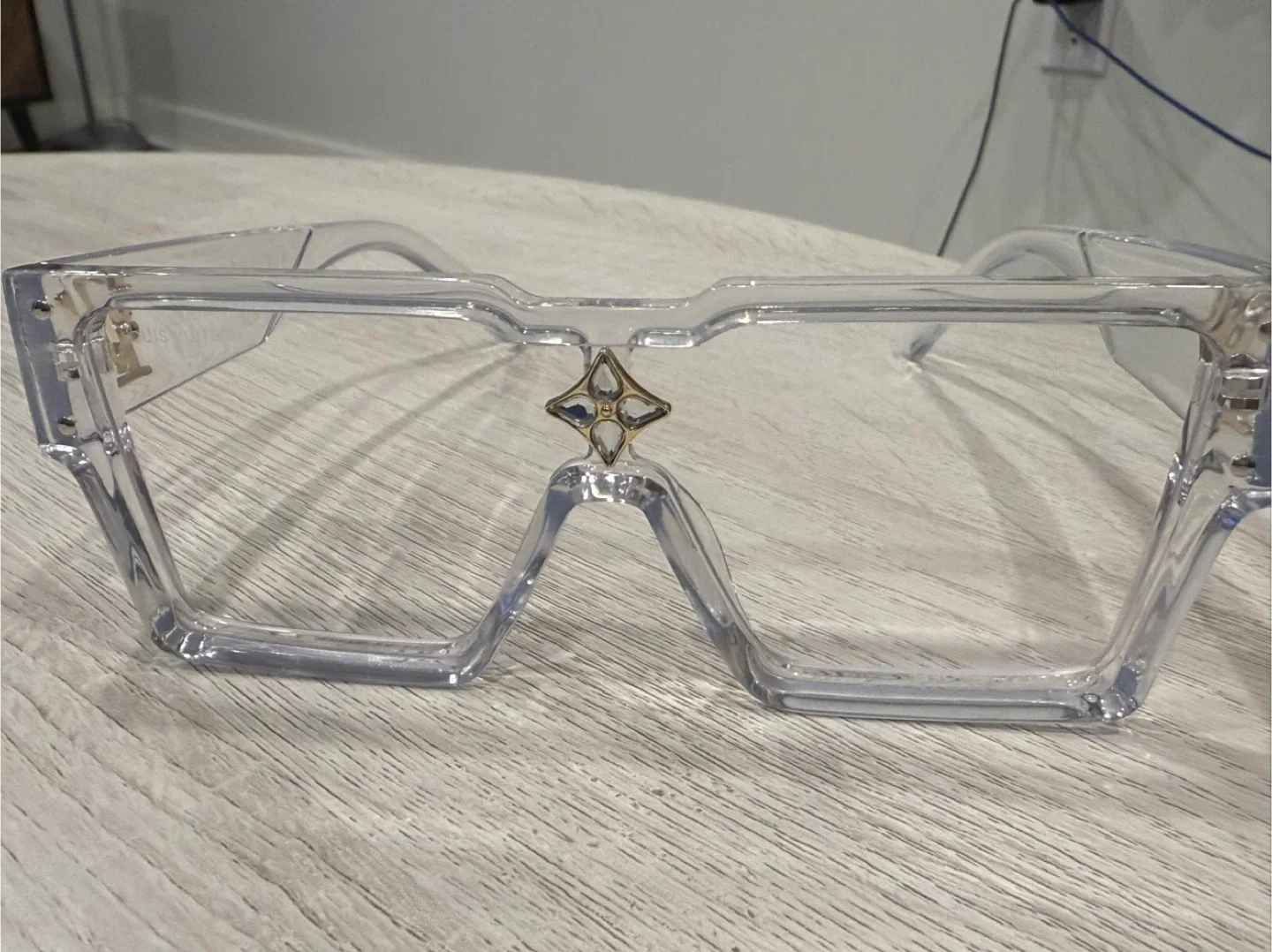 Clear Sunglasses image indicator(5)