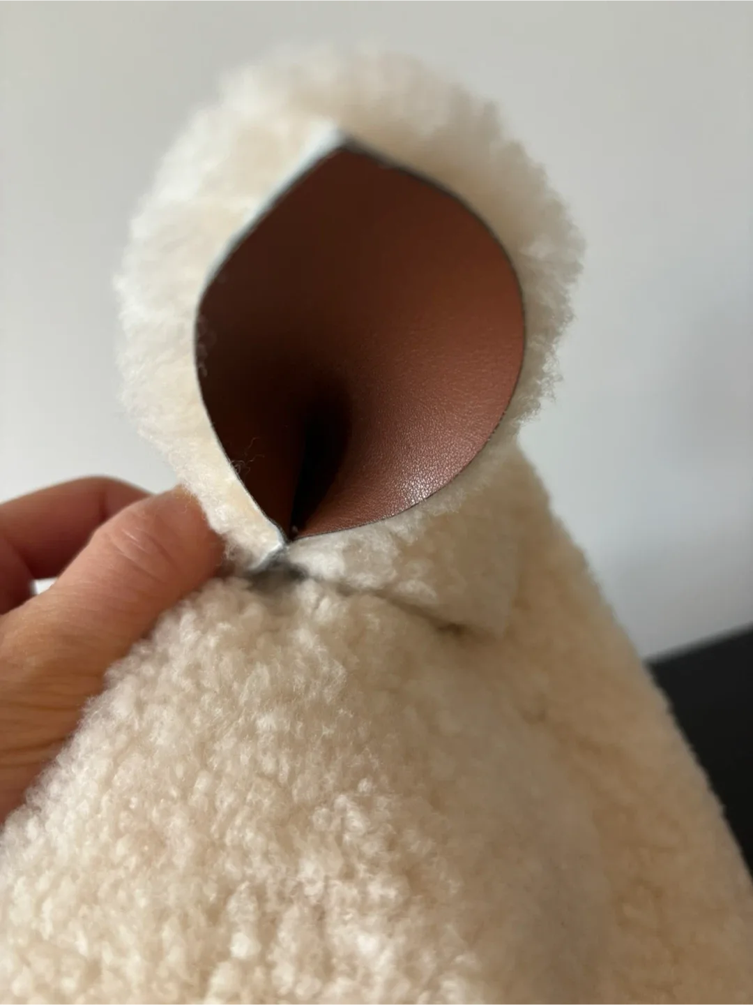 Furry Bunny Crossbody Bag image indicator(6)