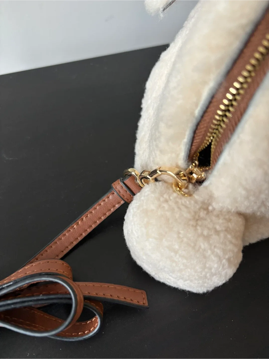 Furry Bunny Crossbody Bag image indicator(7)