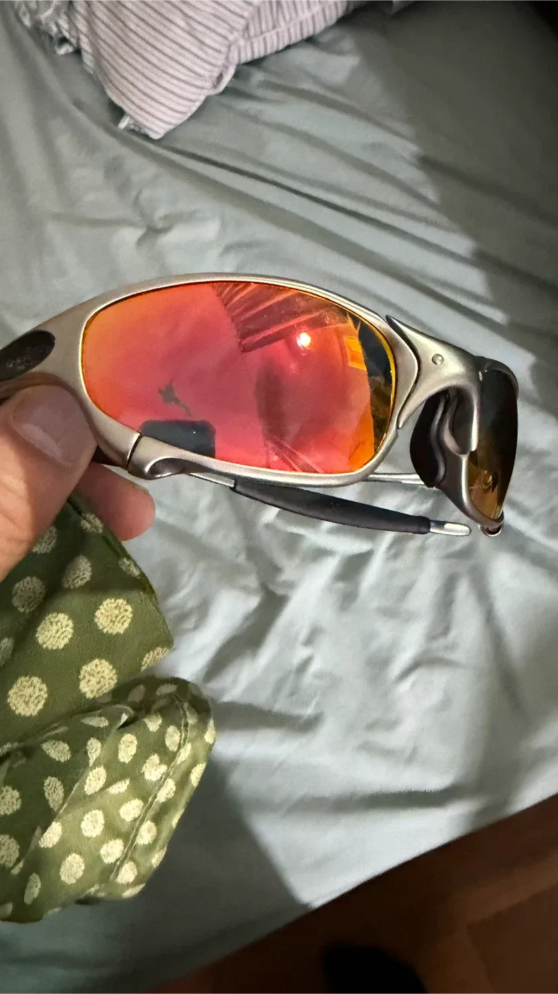 Oakley Sunglasses image indicator(7)