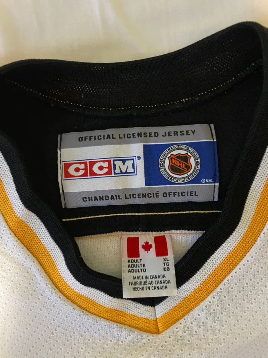 CCM Boston Bruins NHL Jersey - Size XL image indicator(2)