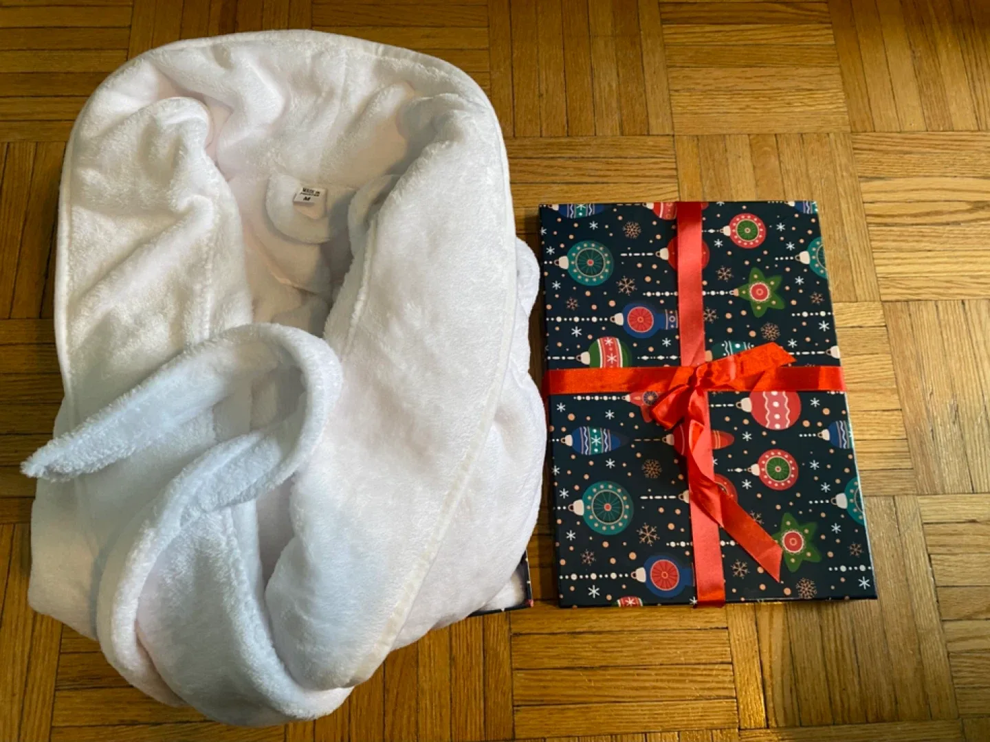 Cozy Robe - Assorted Colours, New in Box! image indicator(4)