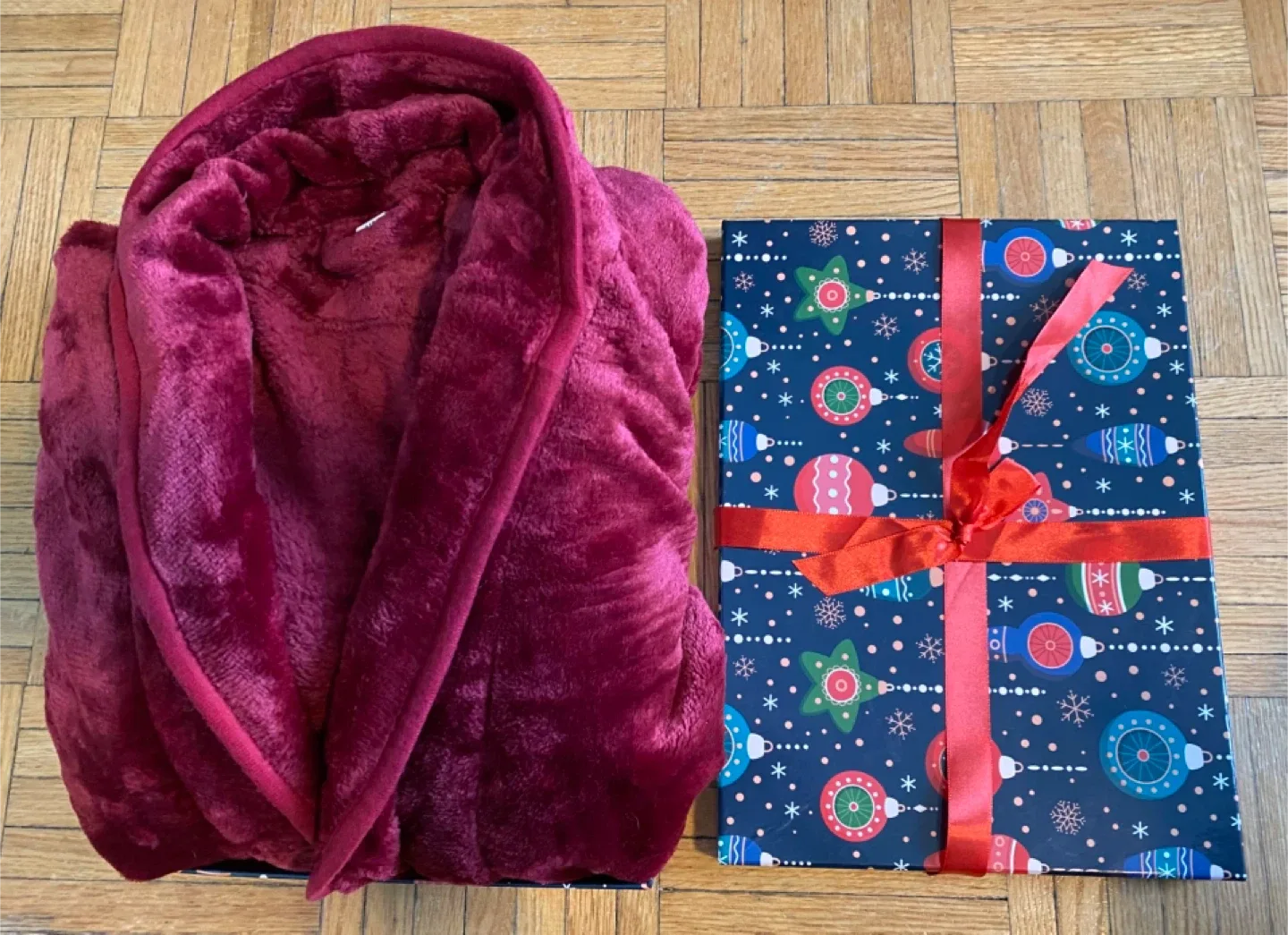 Cozy Robe - Assorted Colours, New in Box!