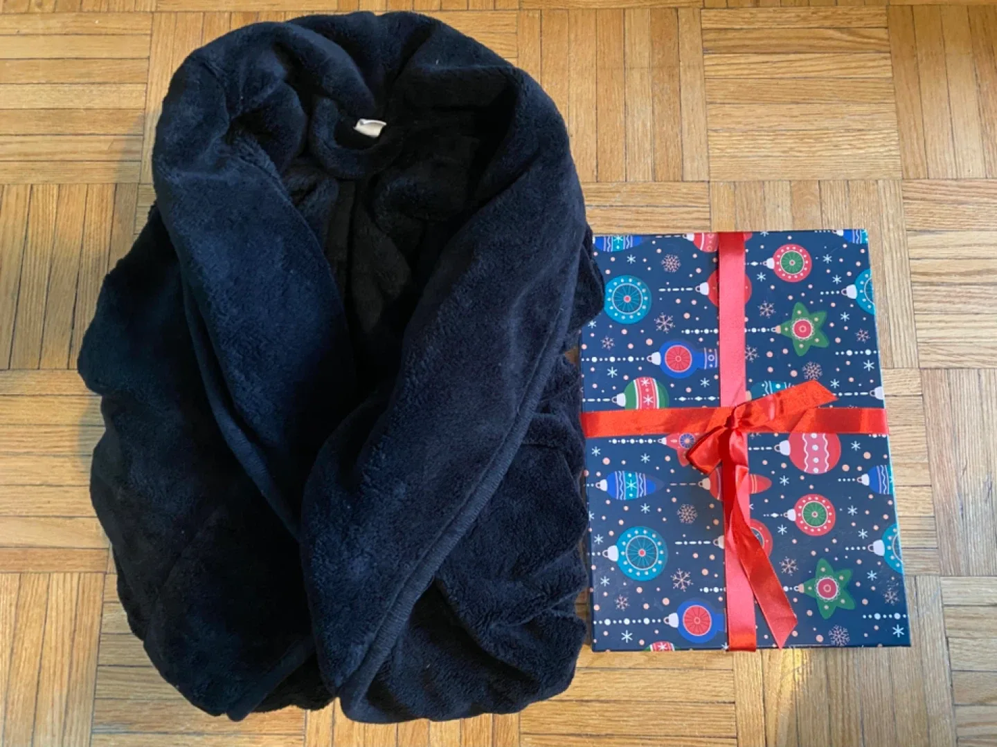 Cozy Robe - Assorted Colours, New in Box! image indicator(6)