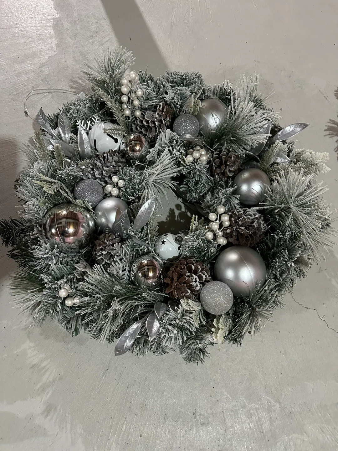 Silver Christmas Wreath & Garland Set image indicator(3)