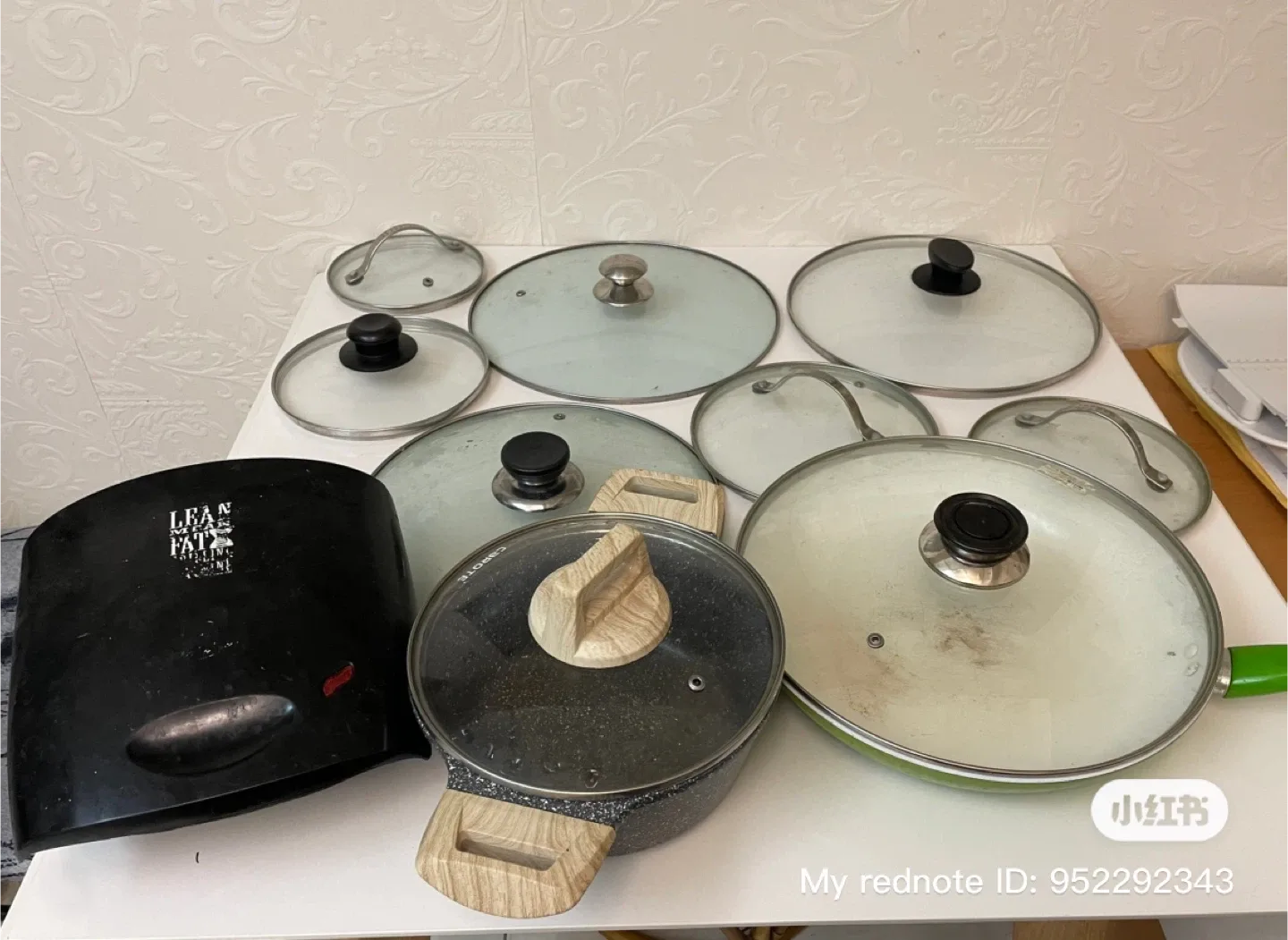 Assorted pan pots and lids