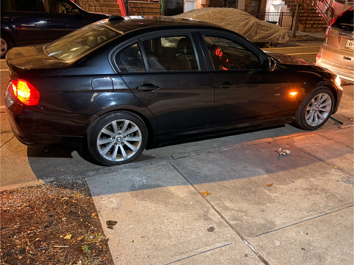 BMW 328i Black Sedan image indicator(4)