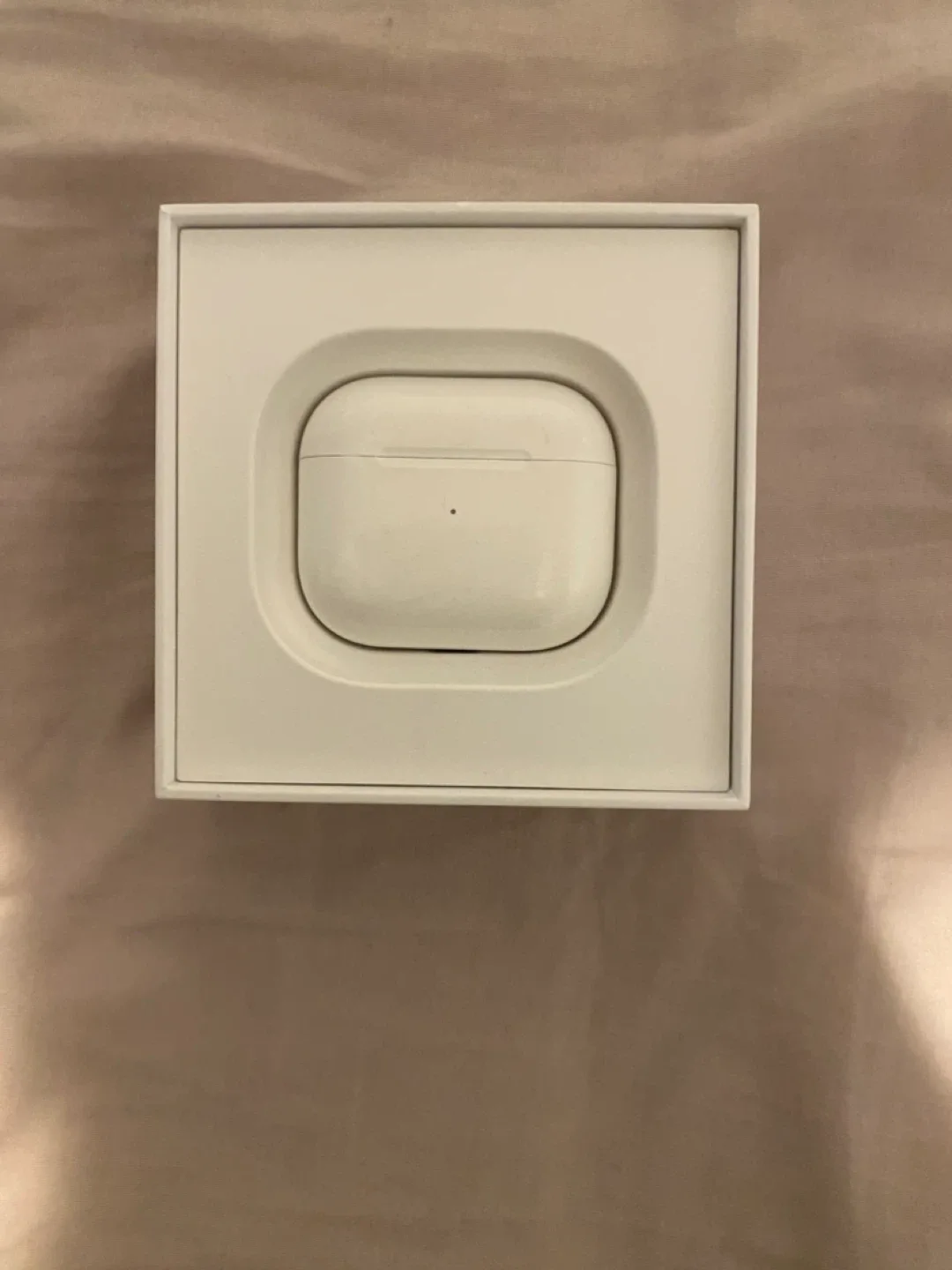 New Apple AirPods (3rd generation) MagSafe Charging Case image indicator(6)
