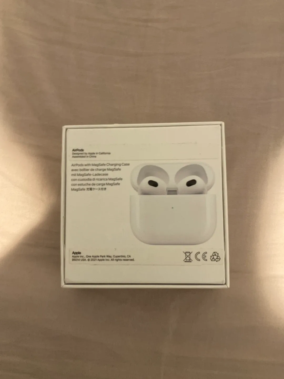 New Apple AirPods (3rd generation) MagSafe Charging Case image indicator(2)