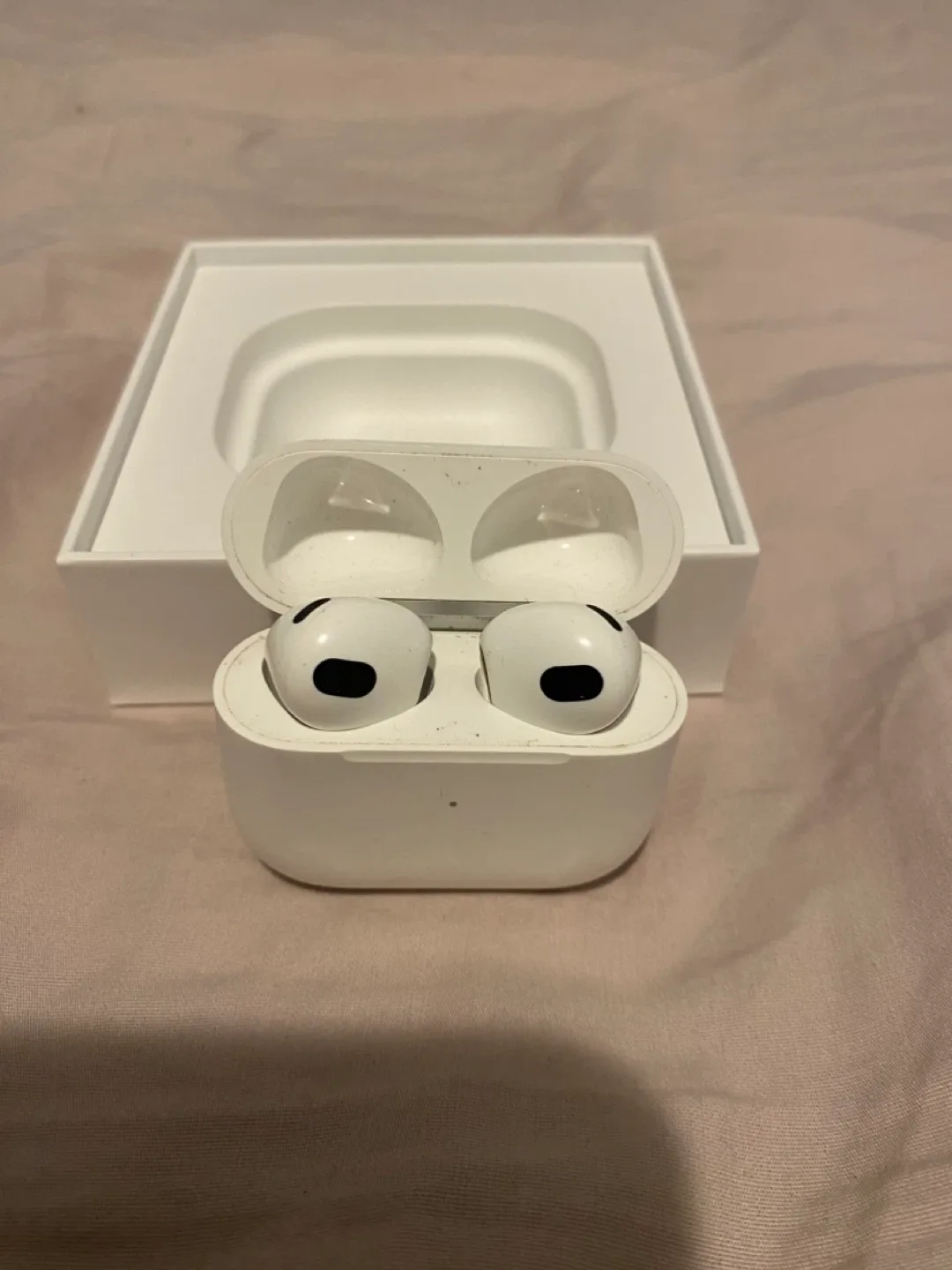 New Apple AirPods (3rd generation) MagSafe Charging Case image indicator(7)