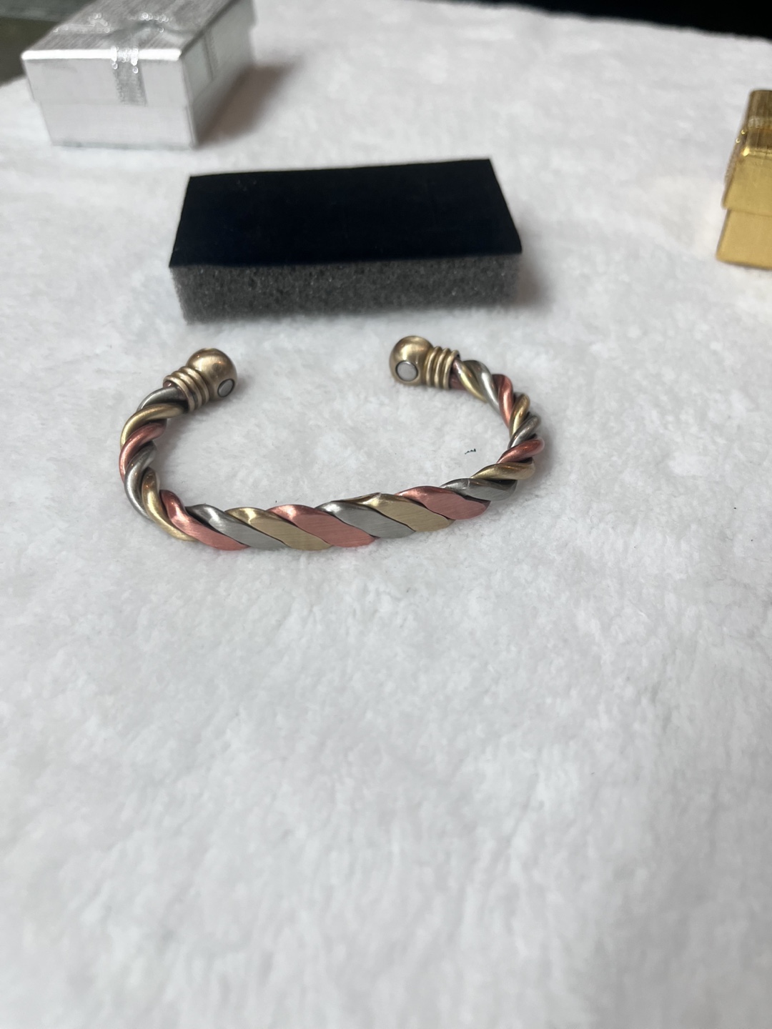 Tricolor Twisted Metal Cobre Bangle Bracelet - photo 3