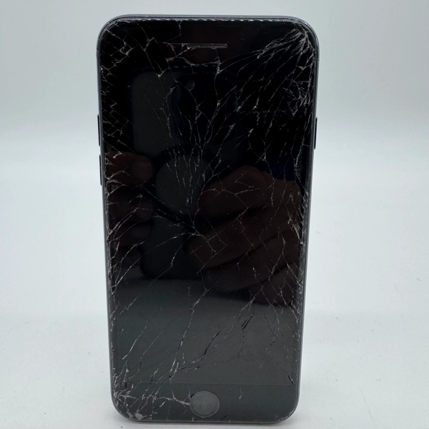 Apple iPhone 7 Black – Cracked Screen – For Parts-Lock - photo 4