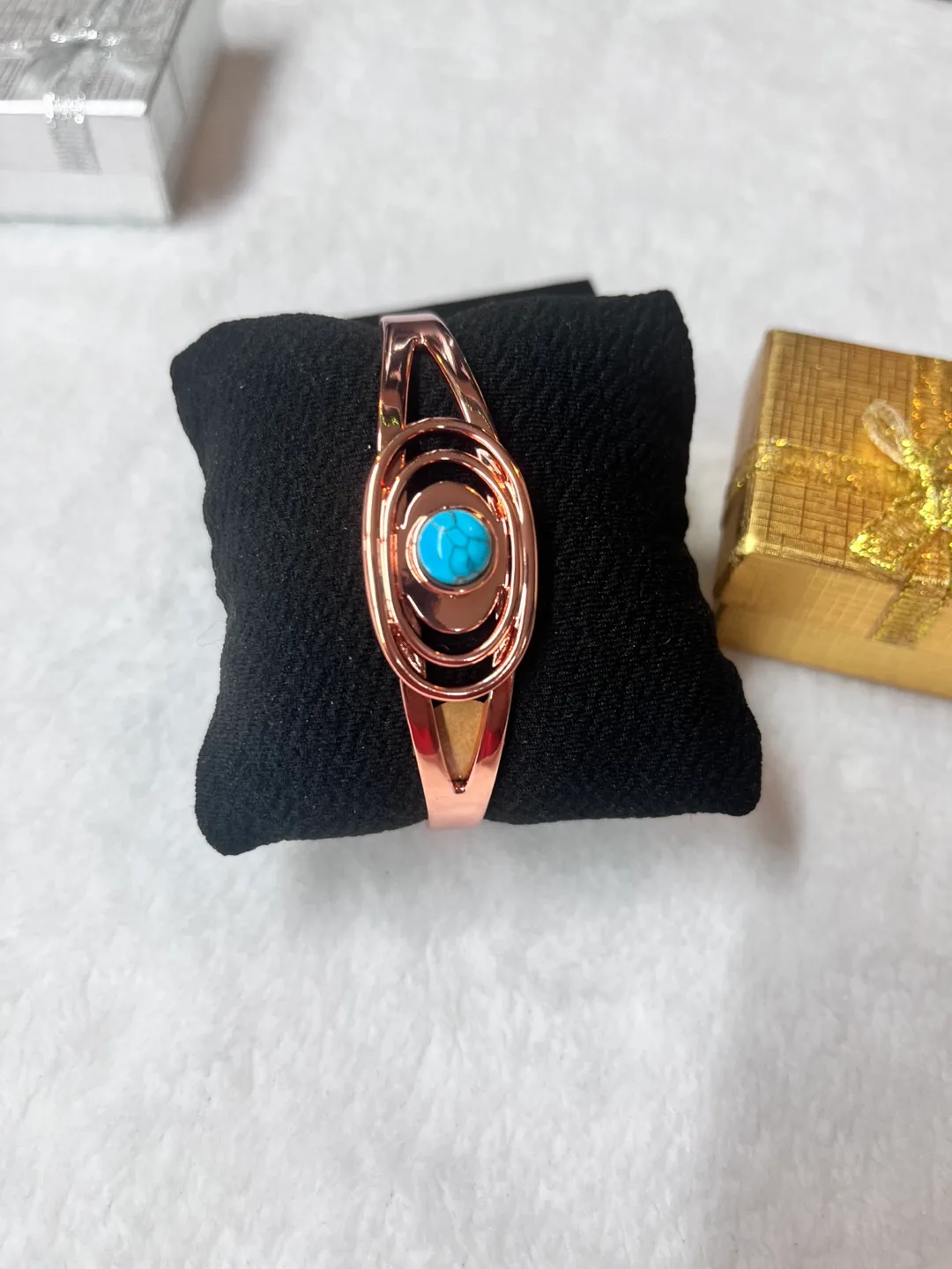 Rose cobre Tone Bangle Bracelet with Turquoise Stone