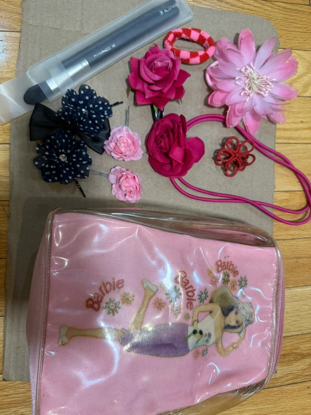 Barbie Cosmetic Bag & Accessories image indicator(2)