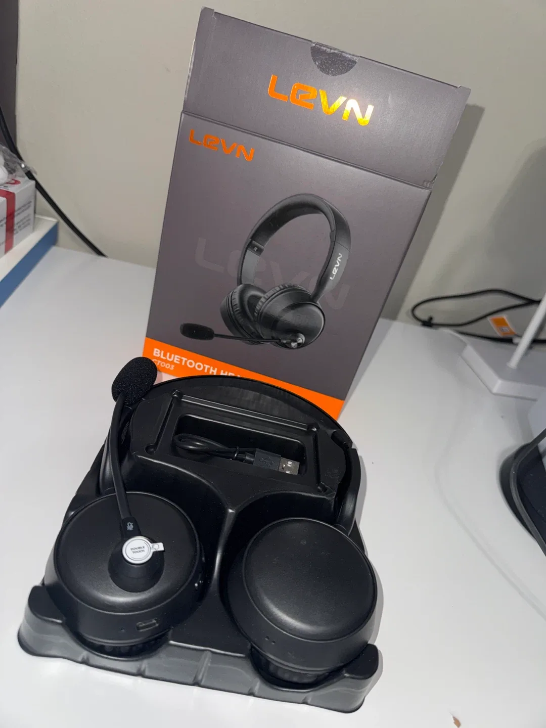 LEVN Bluetooth Headset CT003 - Like New!