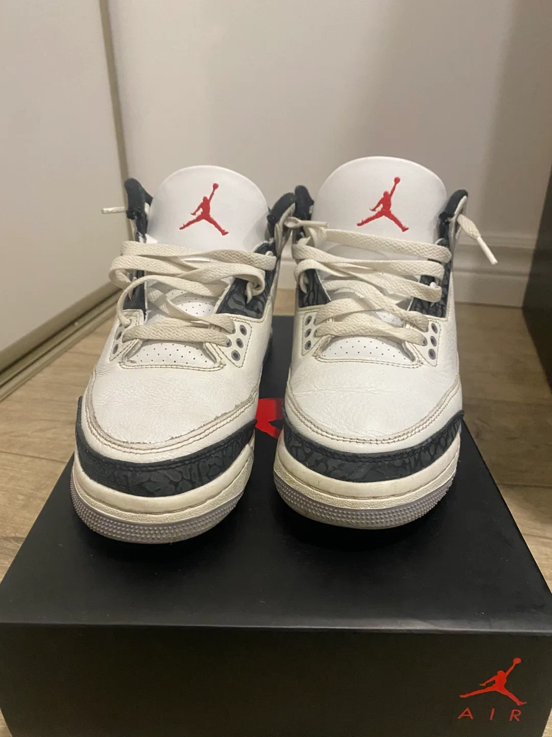 Air Jordan 3 Retro, Size 6Y image indicator(2)