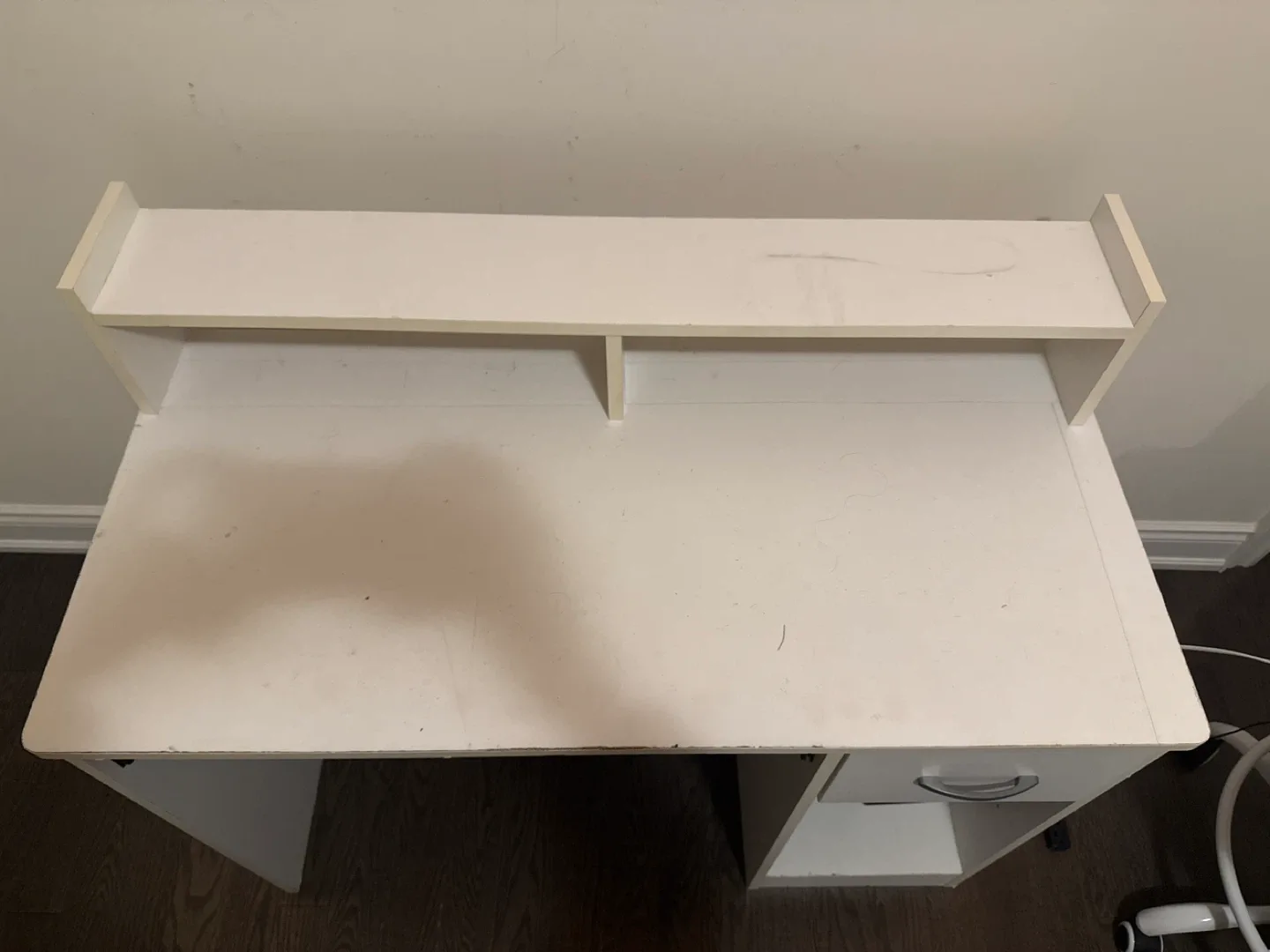 White Desk with Hutch image indicator(3)