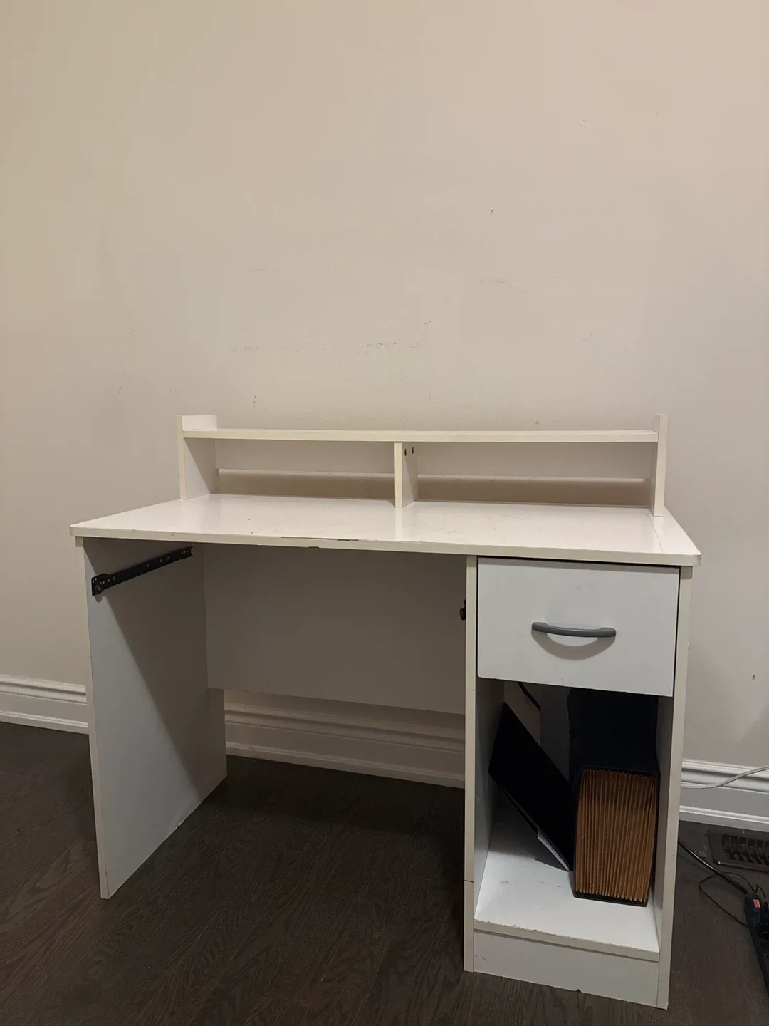 White Desk with Hutch