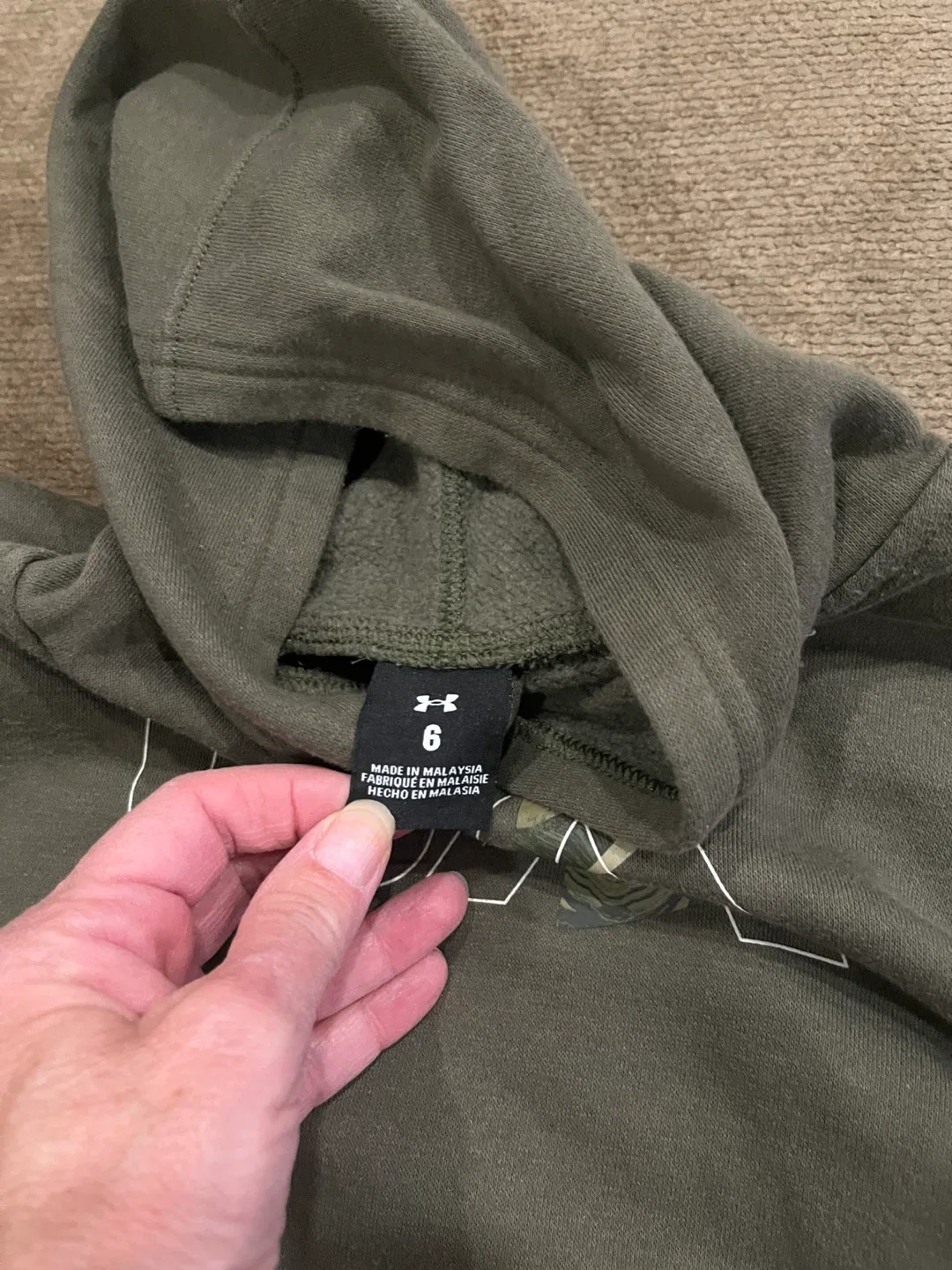 Under Armour Camo Outfit - Size 6 image indicator(5)