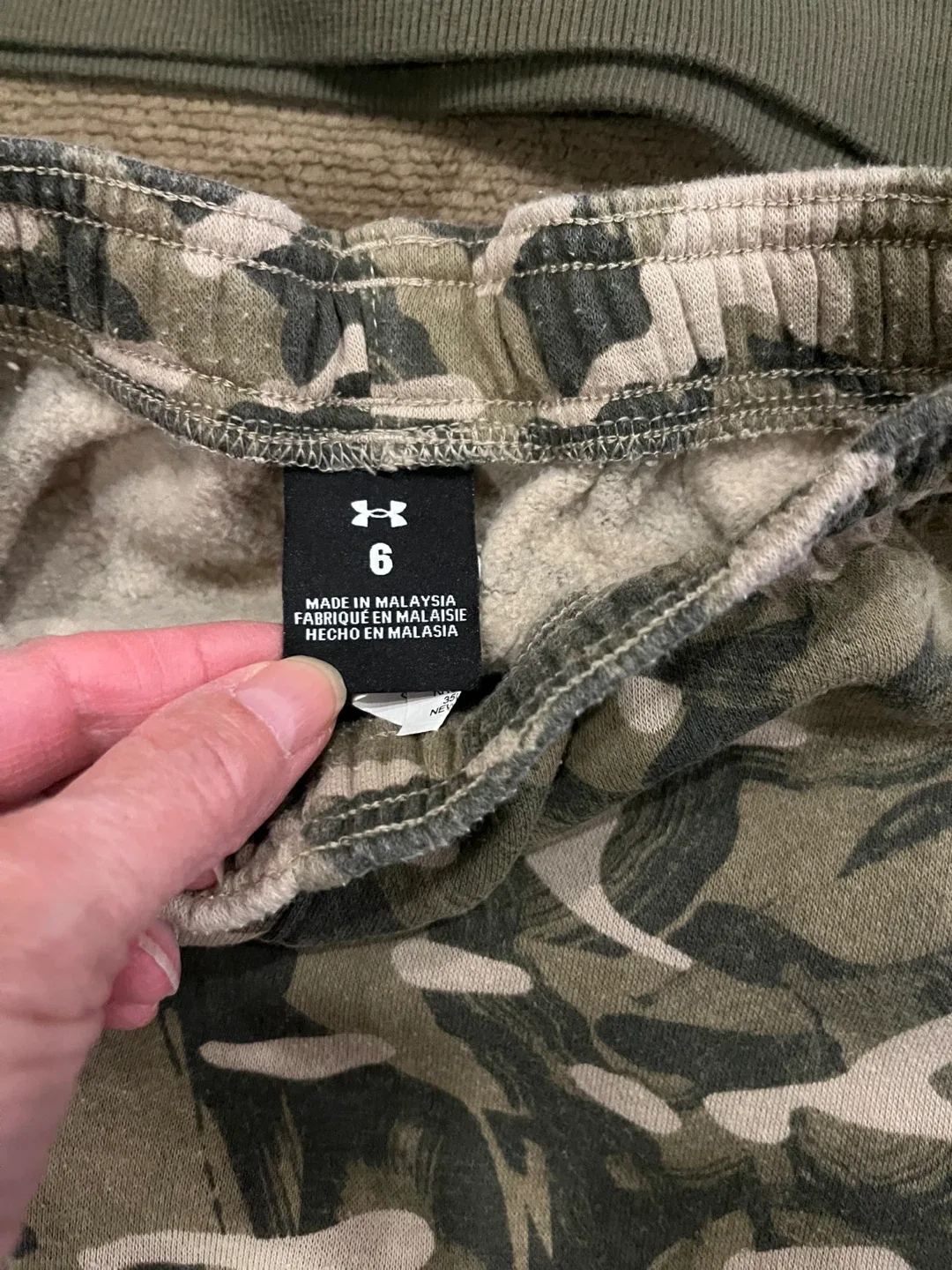 Under Armour Camo Outfit - Size 6 image indicator(3)