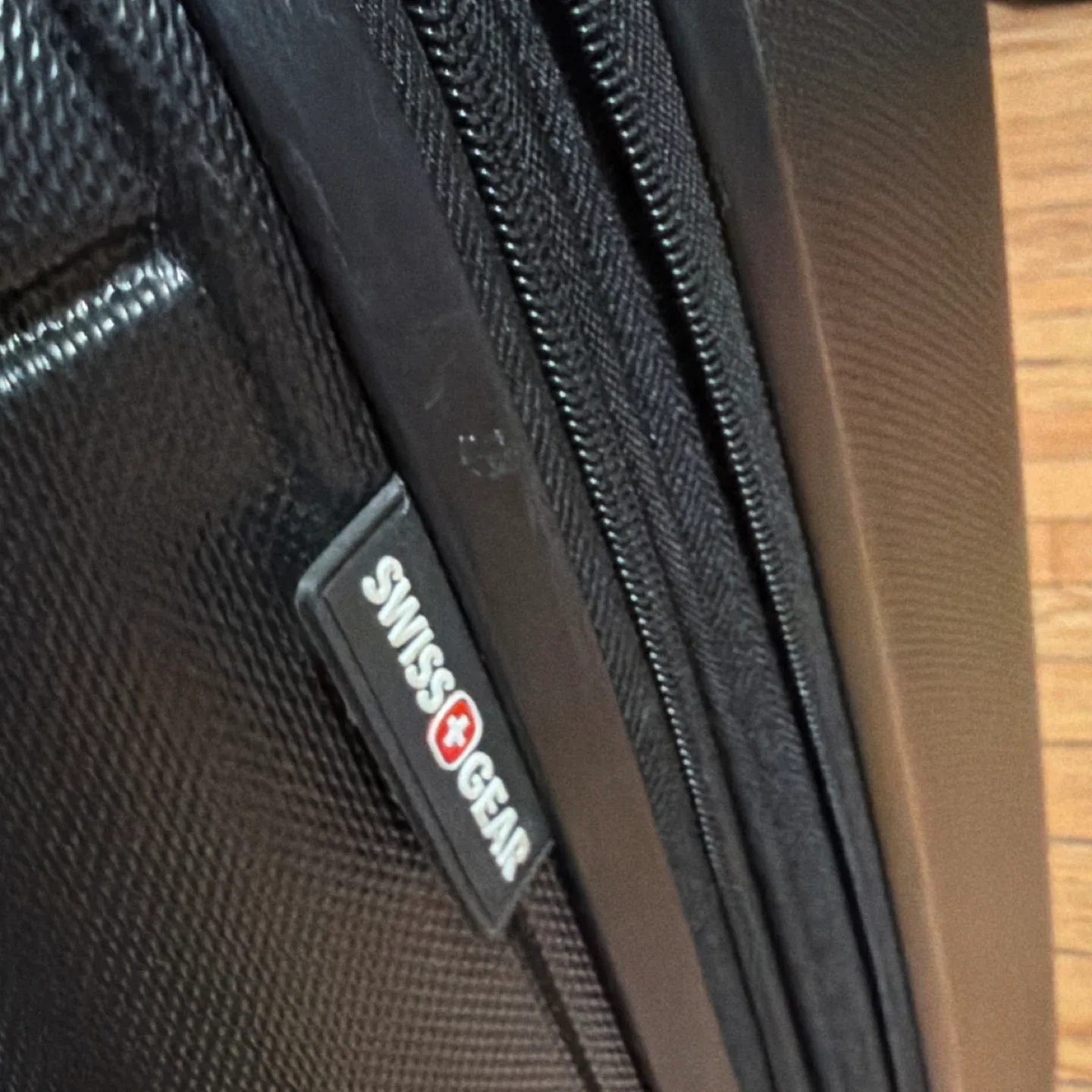 Swiss Gear Black Carry-On Suitcase image indicator(5)