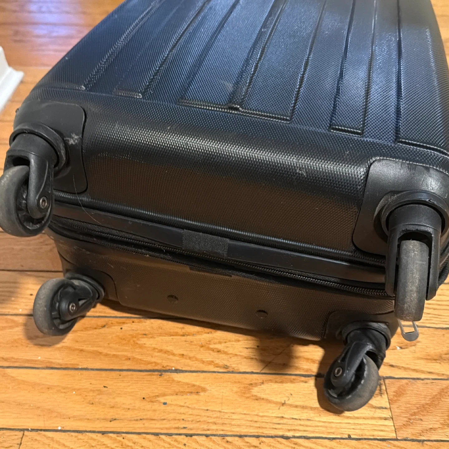 Swiss Gear Black Carry-On Suitcase - photo 4