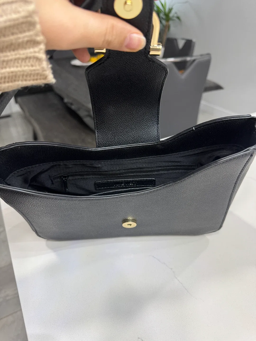 Saint Laurent Black Leather Shoulder Bag image indicator(5)