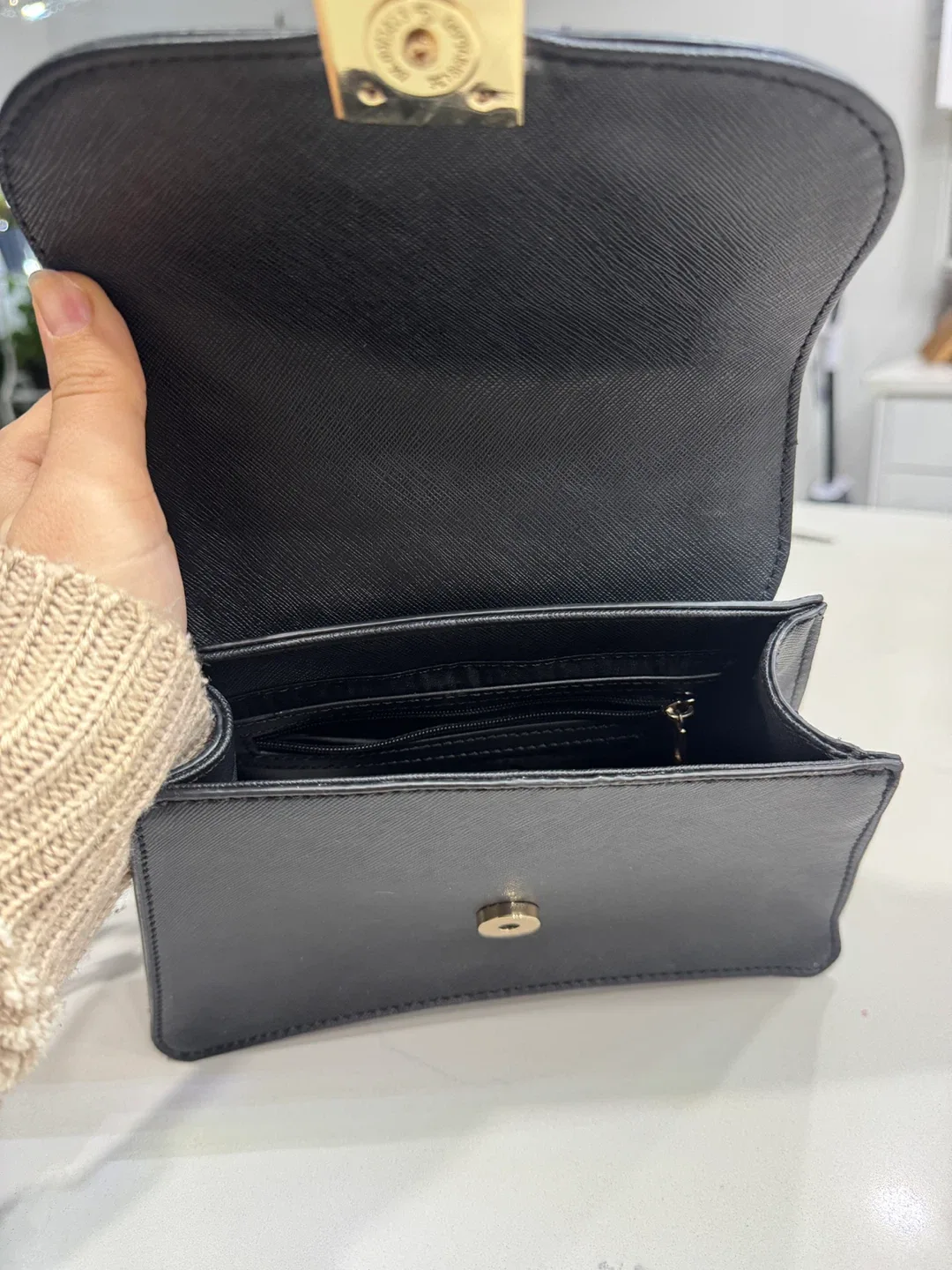 Saint Laurent Black Leather Shoulder Bag image indicator(7)