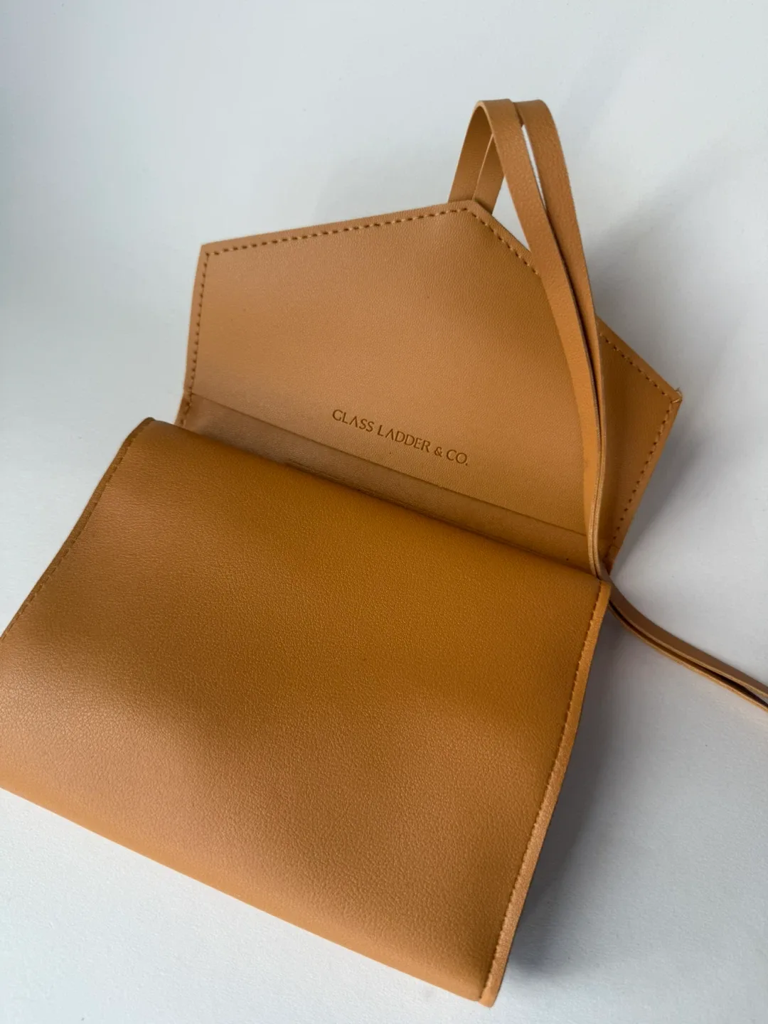 Glass Ladder - Katherine Tech Organizer Vegan Leather image indicator(3)