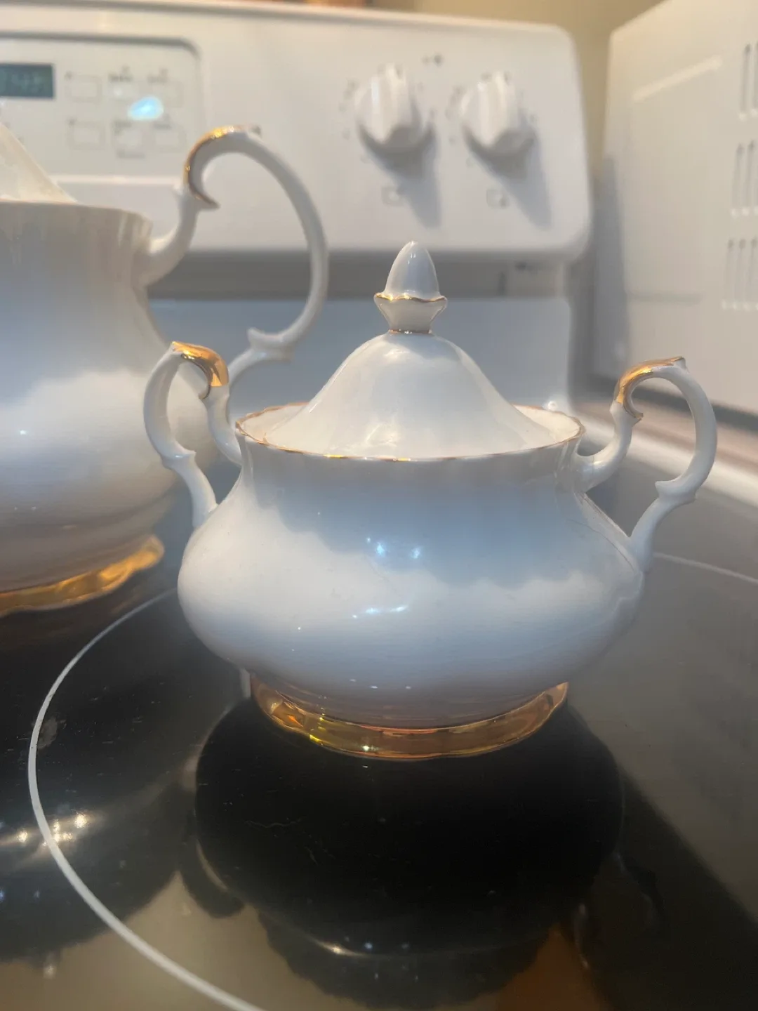 Royal Albert Val D'or Bone China Tea Set image indicator(4)