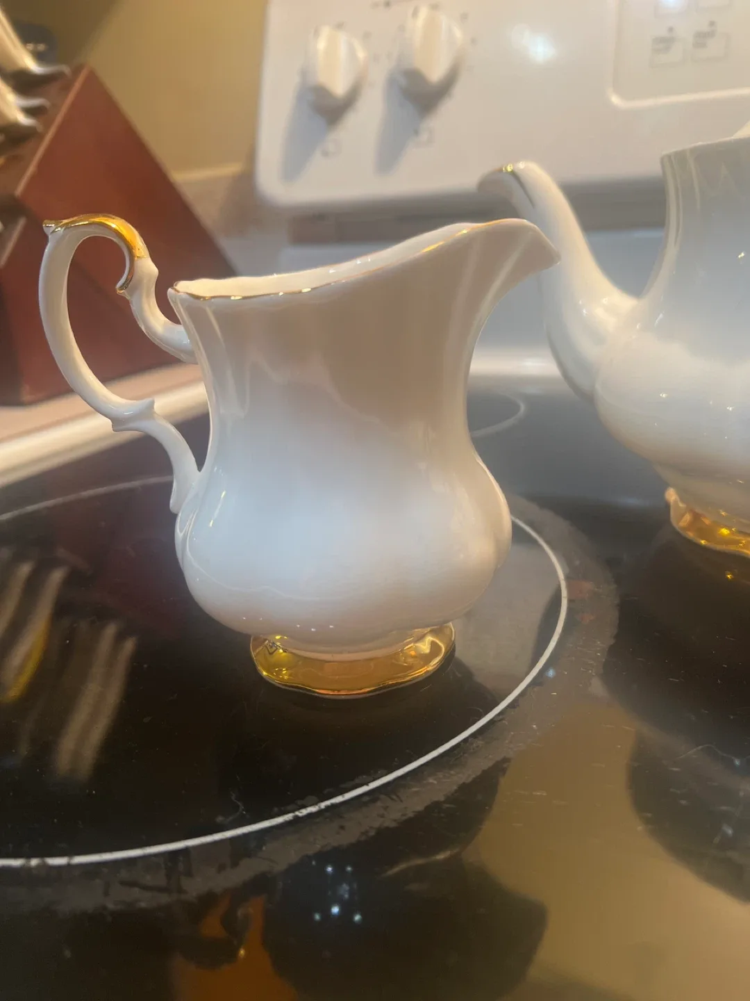 Royal Albert Val D'or Bone China Tea Set image indicator(5)