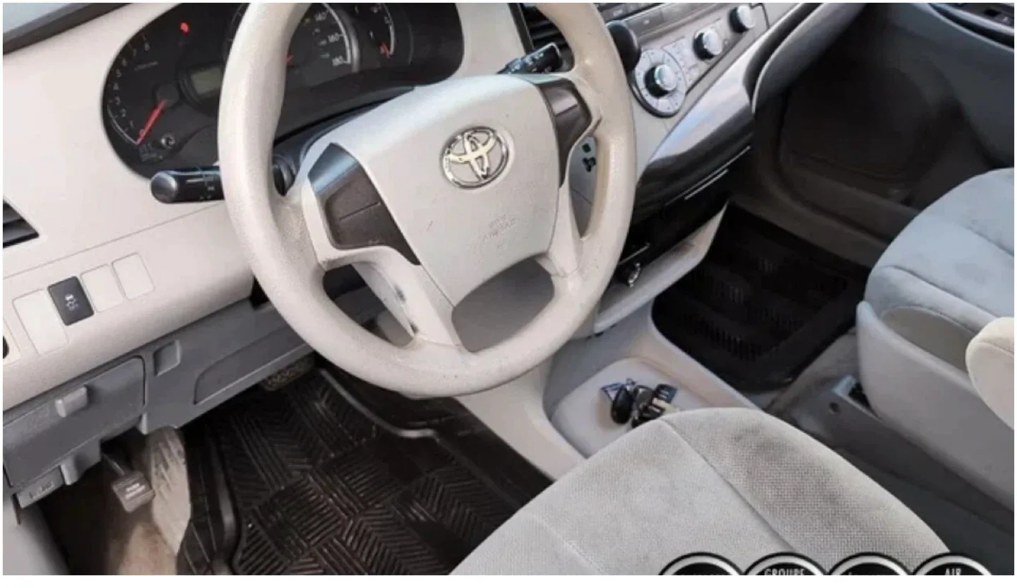 Grey 2011 Toyota Sienna -7 passenger fwd image indicator(2)