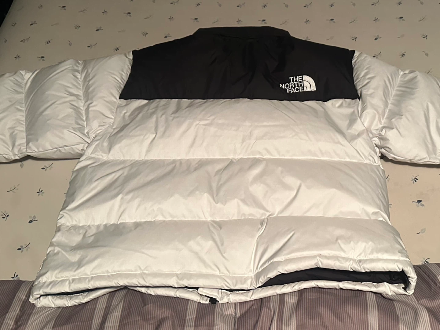 The North Face Puffer Jacket - White & Black