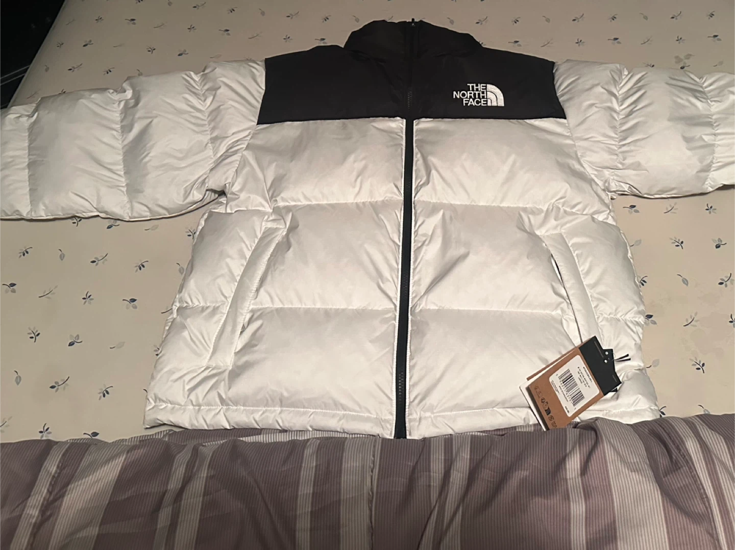 The North Face Puffer Jacket - White & Black - photo 2