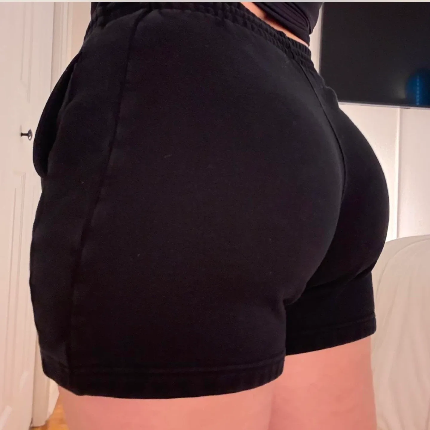 Aritzia TNA black shorts image indicator(3)