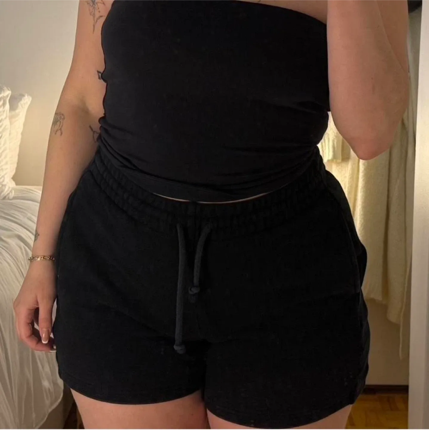 Aritzia TNA black shorts
