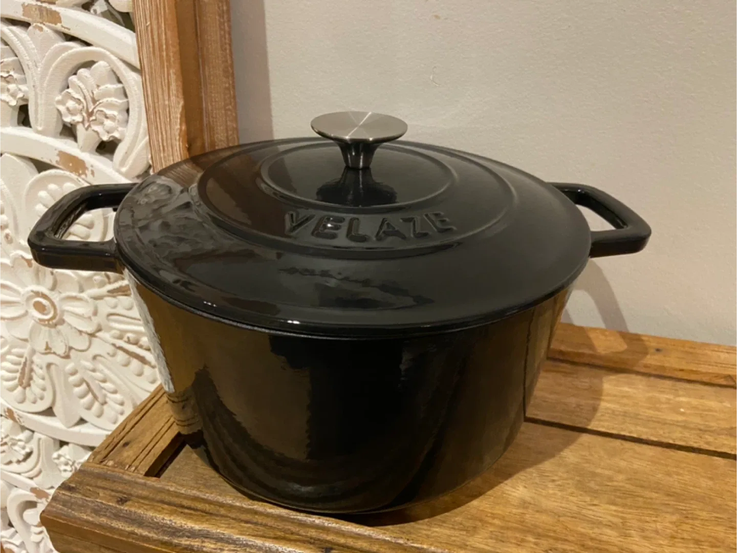 New Velaze 6 QT Enameled Cast Iron Dutch Oven Black image indicator(7)