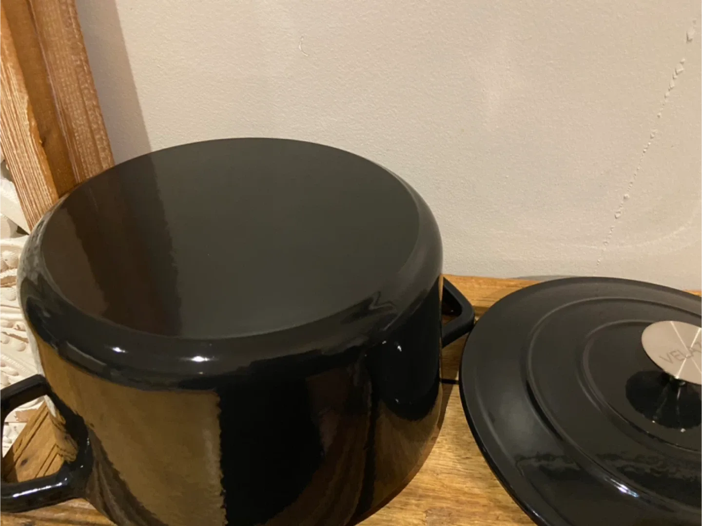 New Velaze 6 QT Enameled Cast Iron Dutch Oven Black image indicator(9)