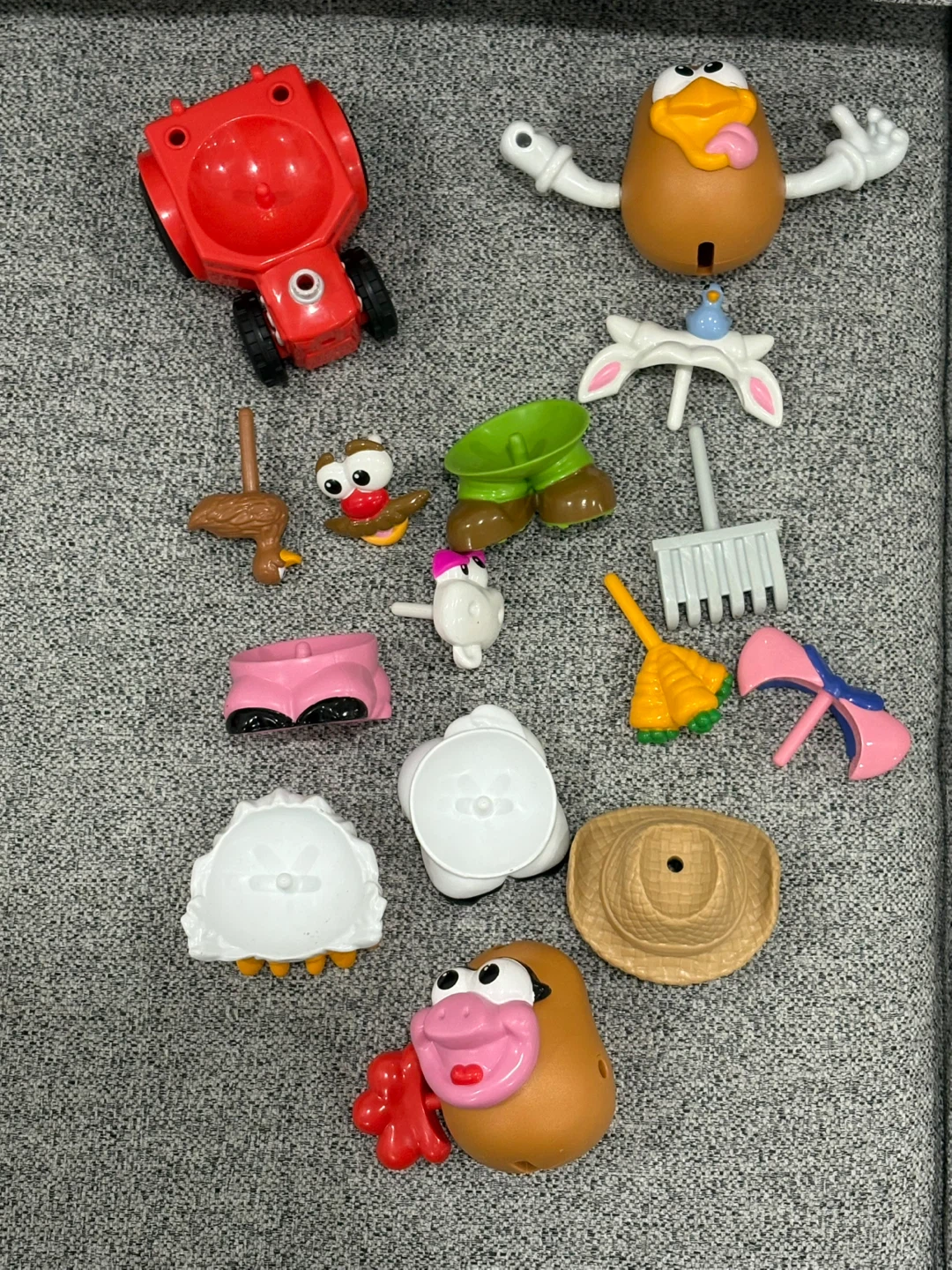 Mr. Potato Head Carry Case with Accessories - photo 3