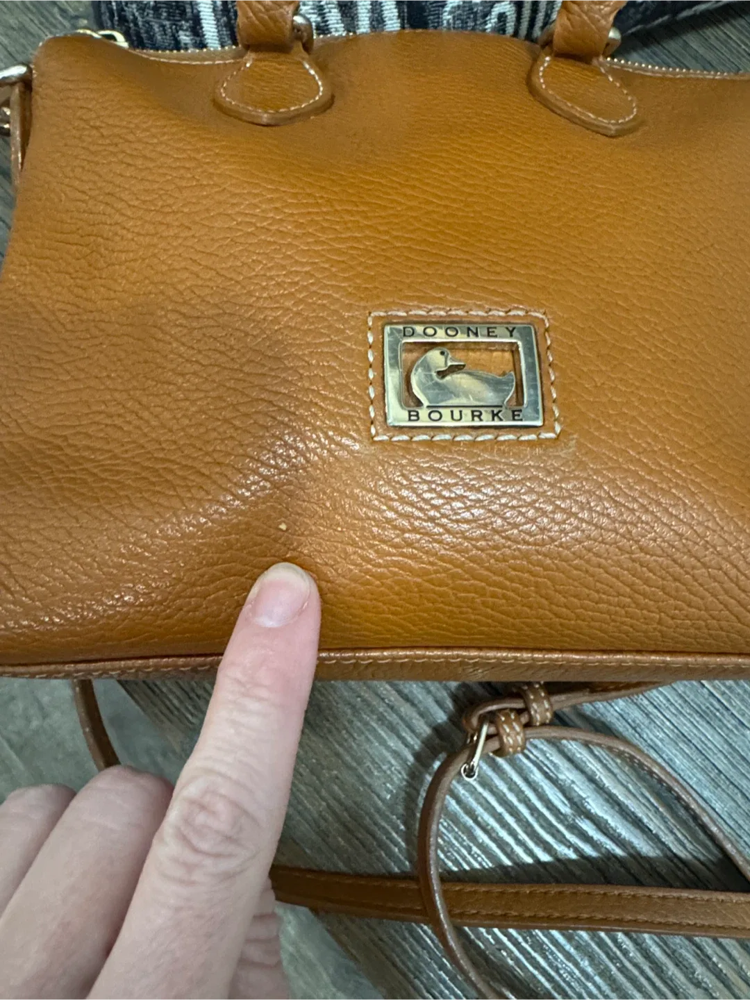 Dooney & bourke small brown pebbled leather bag image indicator(9)