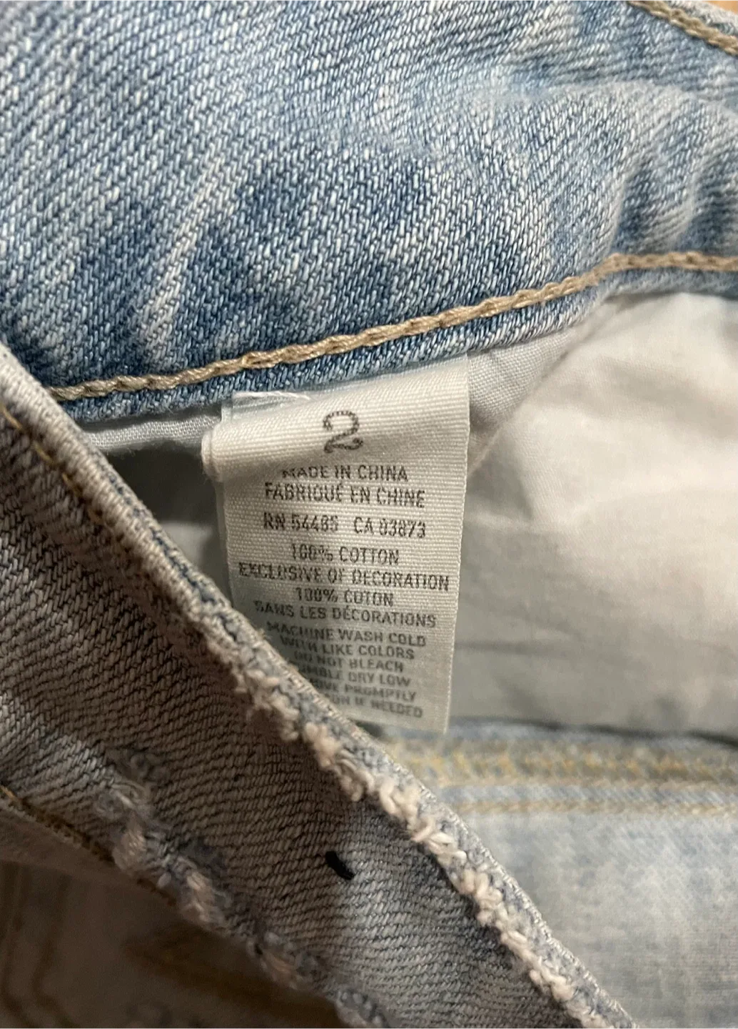 American Eagle low rise vintage jean Shorts - Size 2 image indicator(4)